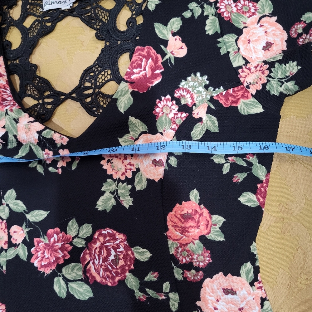 Floral Fit And Flare Lace Back Black Dress - Picture 4 of 6